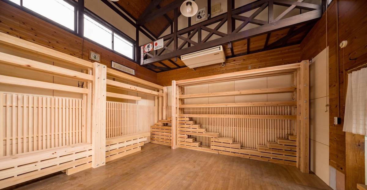 奈良県と早稲田大学によるセルフビルドプロジェクト、コミュニティ施設「笑屋」が完成