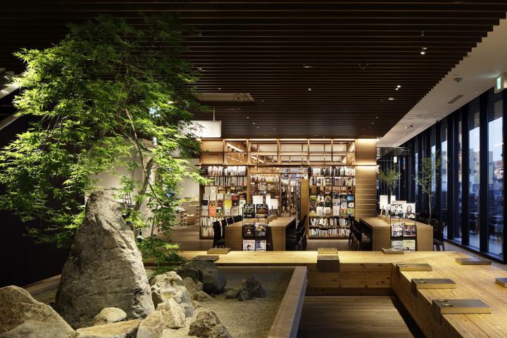 県内最大のコンベンション施設に、奈良の木を使ったスポットが続々誕生！県内初の蔦屋書店が開業