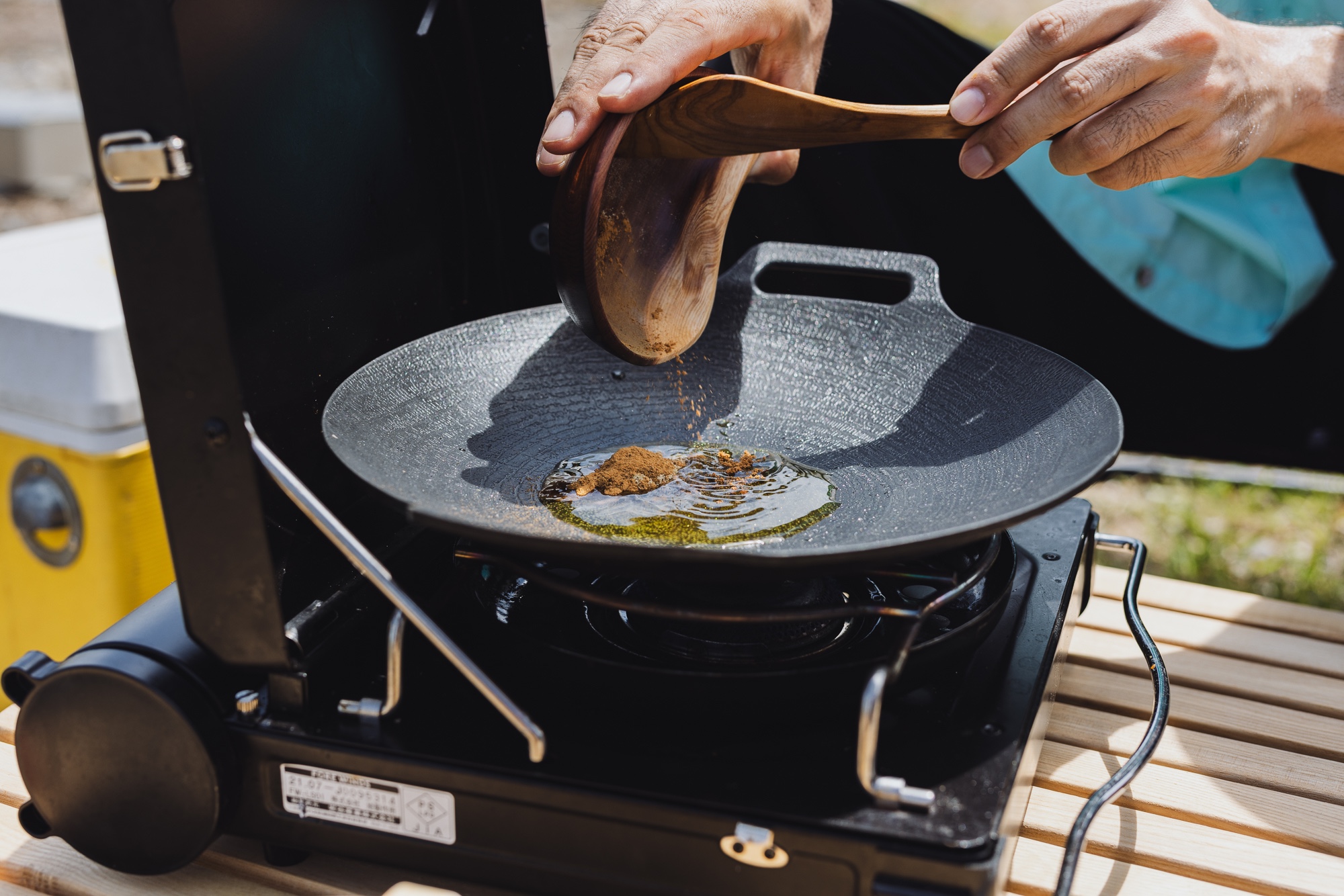 “日本で唯一のBBQ芸人”たけだバーベキューさん直伝！奈良の木を使ったアウトドアグッズでつくるお手軽＆美味しいキャンプ飯