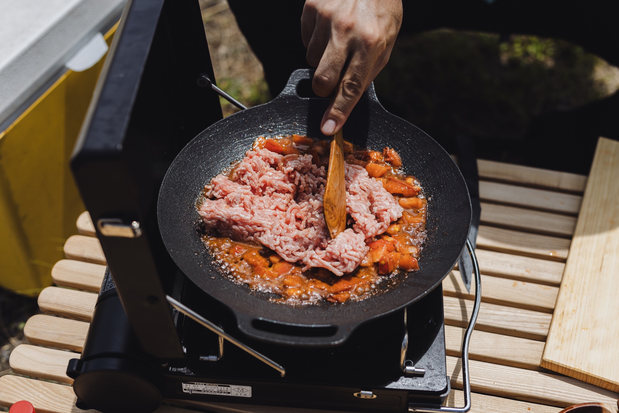 “日本で唯一のBBQ芸人”たけだバーベキューさん直伝！奈良の木を使ったアウトドアグッズでつくるお手軽＆美味しいキャンプ飯