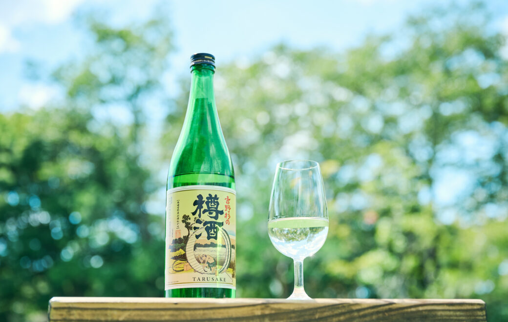 吉野杉が香る日本酒。長年愛されてきた『長龍酒造』の樽酒と吉野の林業のつながり