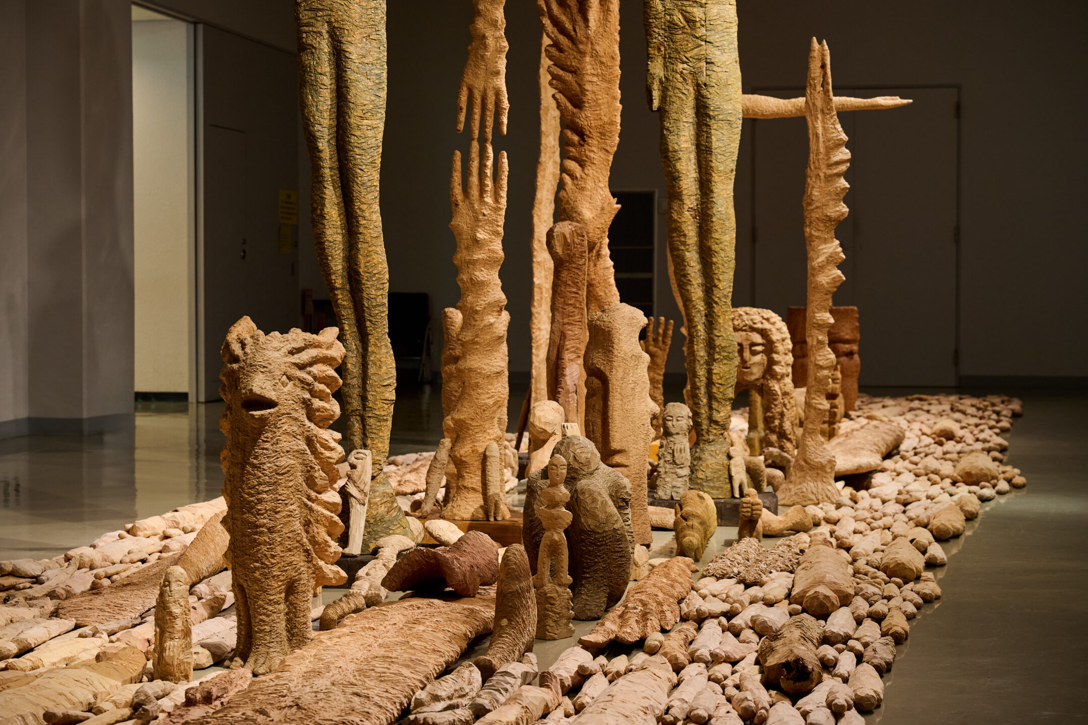 奈良県立美術館で開催中！奈良ゆかりの現代作家展「安藤榮作 ―約束の船―」から見る吉野材の文化的な広がり