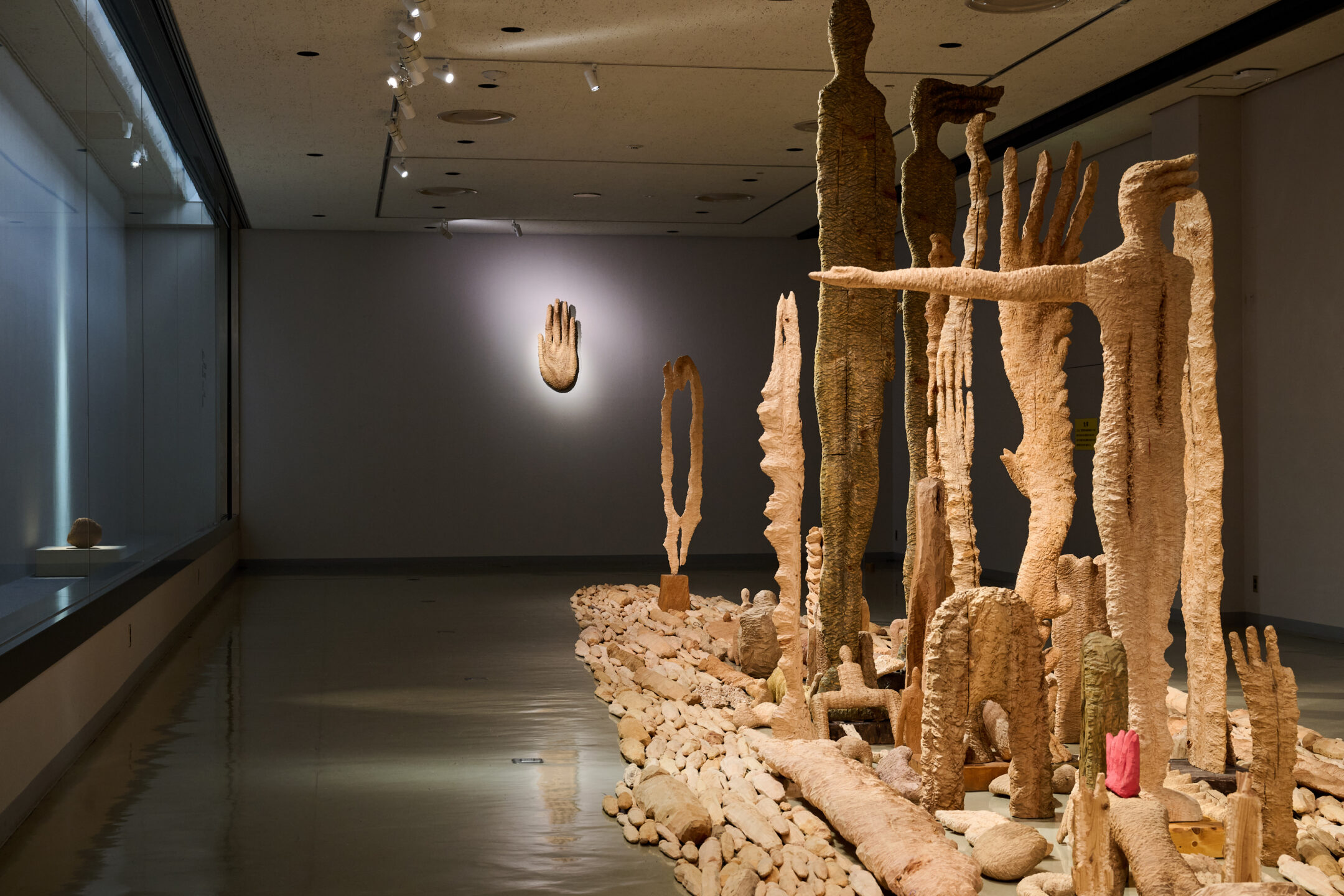 奈良県立美術館で開催中！奈良ゆかりの現代作家展「安藤榮作 ―約束の船―」から見る吉野材の文化的な広がり