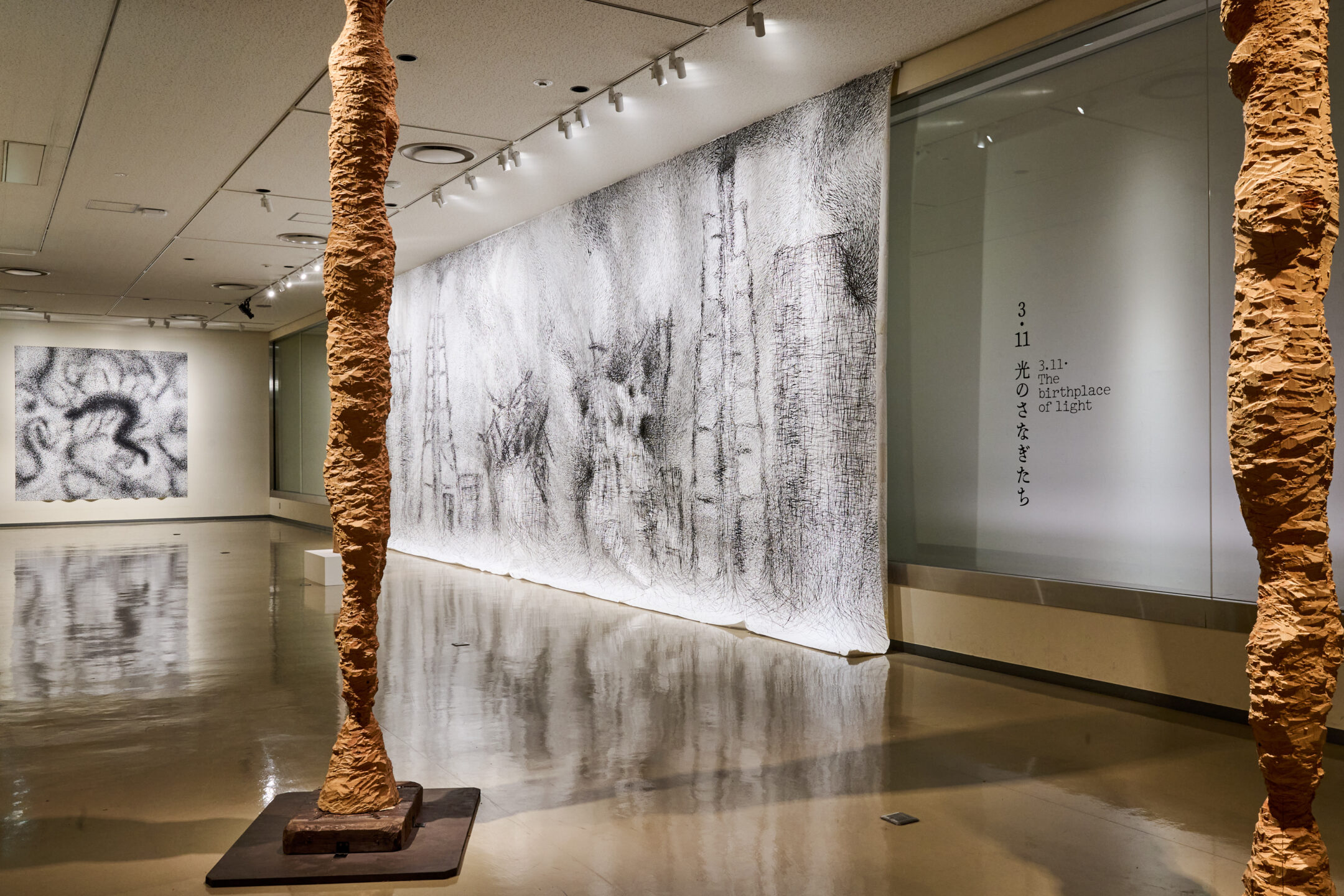 奈良県立美術館で開催中！奈良ゆかりの現代作家展「安藤榮作 ―約束の船―」から見る吉野材の文化的な広がり