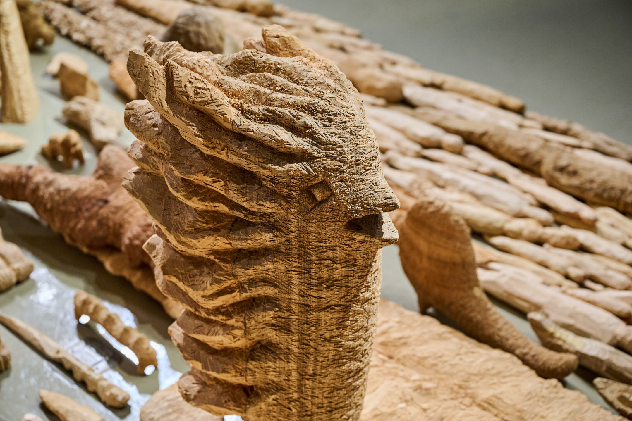 奈良県立美術館で開催中！奈良ゆかりの現代作家展「安藤榮作 ―約束の船―」から見る吉野材の文化的な広がり