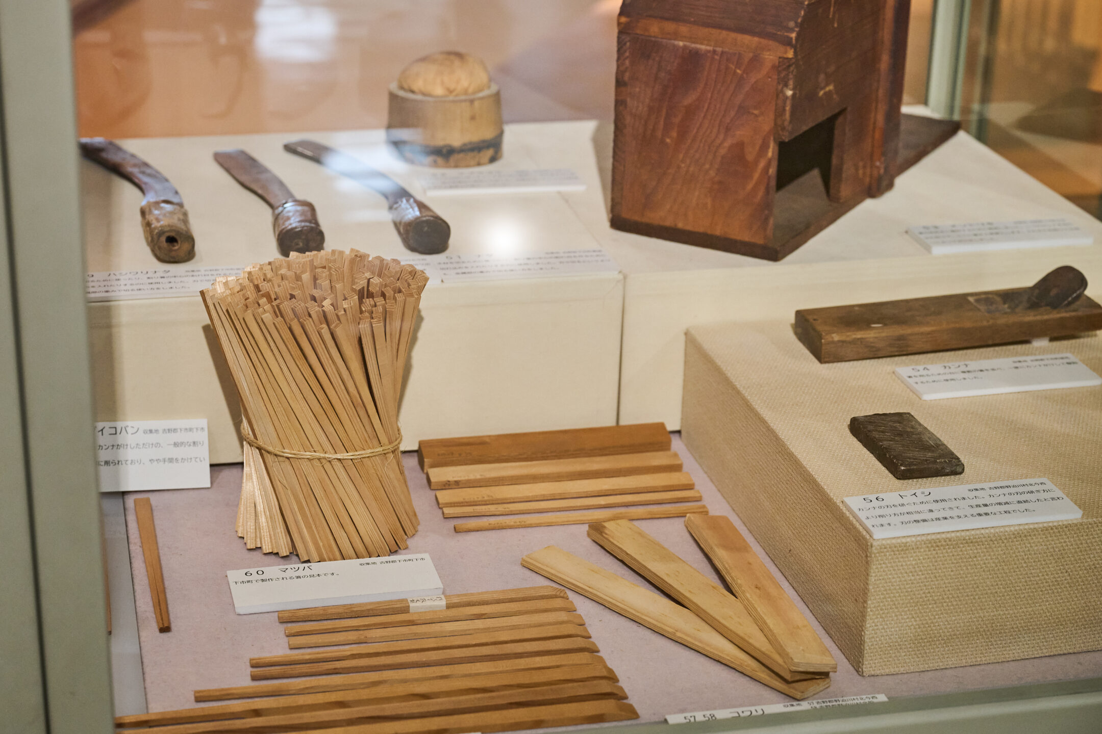 奈良県立美術館で開催中！奈良ゆかりの現代作家展「安藤榮作 ―約束の船―」から見る吉野材の文化的な広がり