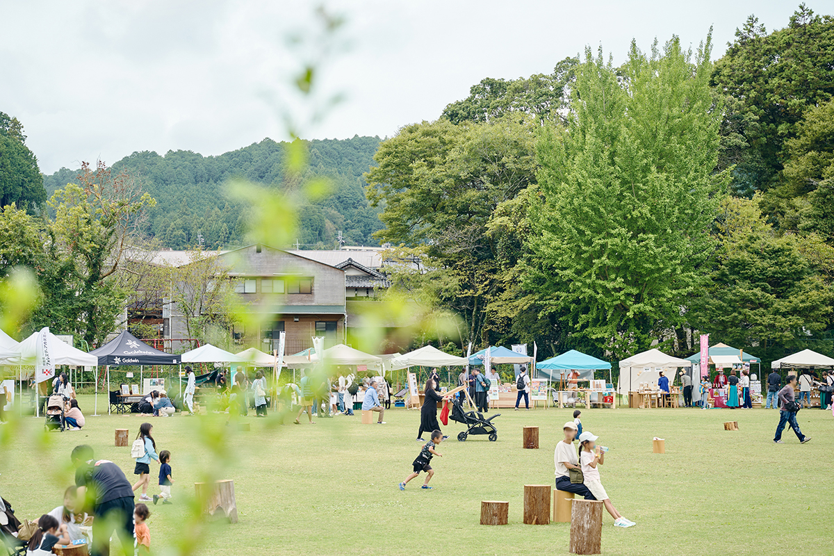 三⼾なつめさんと歩く、木のまち吉野を五感で感じた『よしのウッドフェス2025』レポート