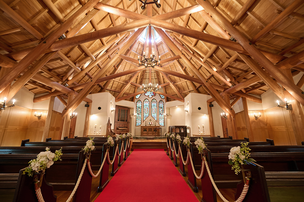 格調高き近代建築『奈良ホテル』ーー吉野杉と光に包まれる祈りのチャペル