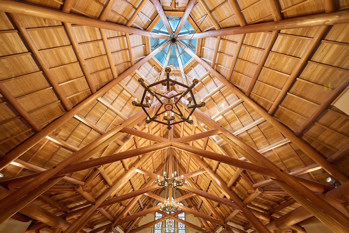 格調高き近代建築『奈良ホテル』ーー吉野杉と光に包まれる祈りのチャペル