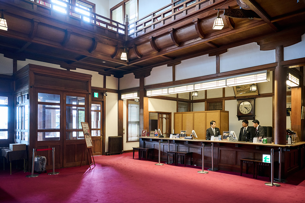 格調高き近代建築『奈良ホテル』ーー吉野杉と光に包まれる祈りのチャペル