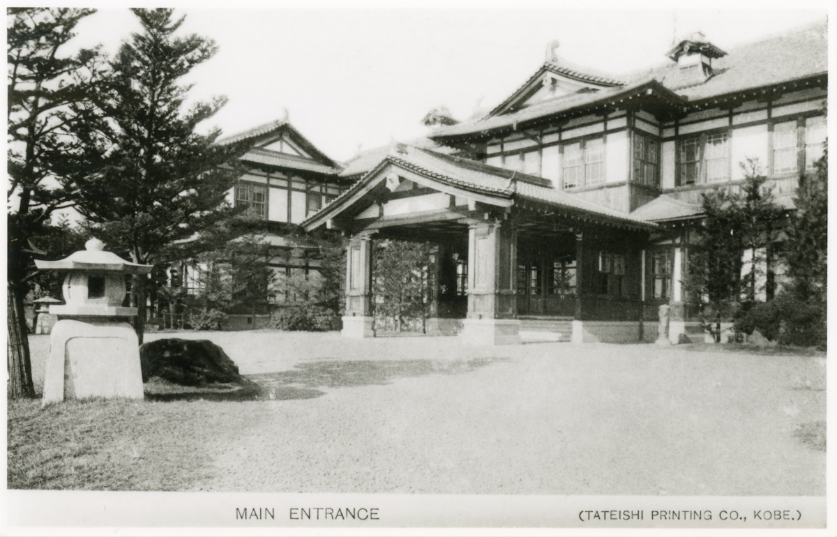 格調高き近代建築『奈良ホテル』ーー吉野杉と光に包まれる祈りのチャペル