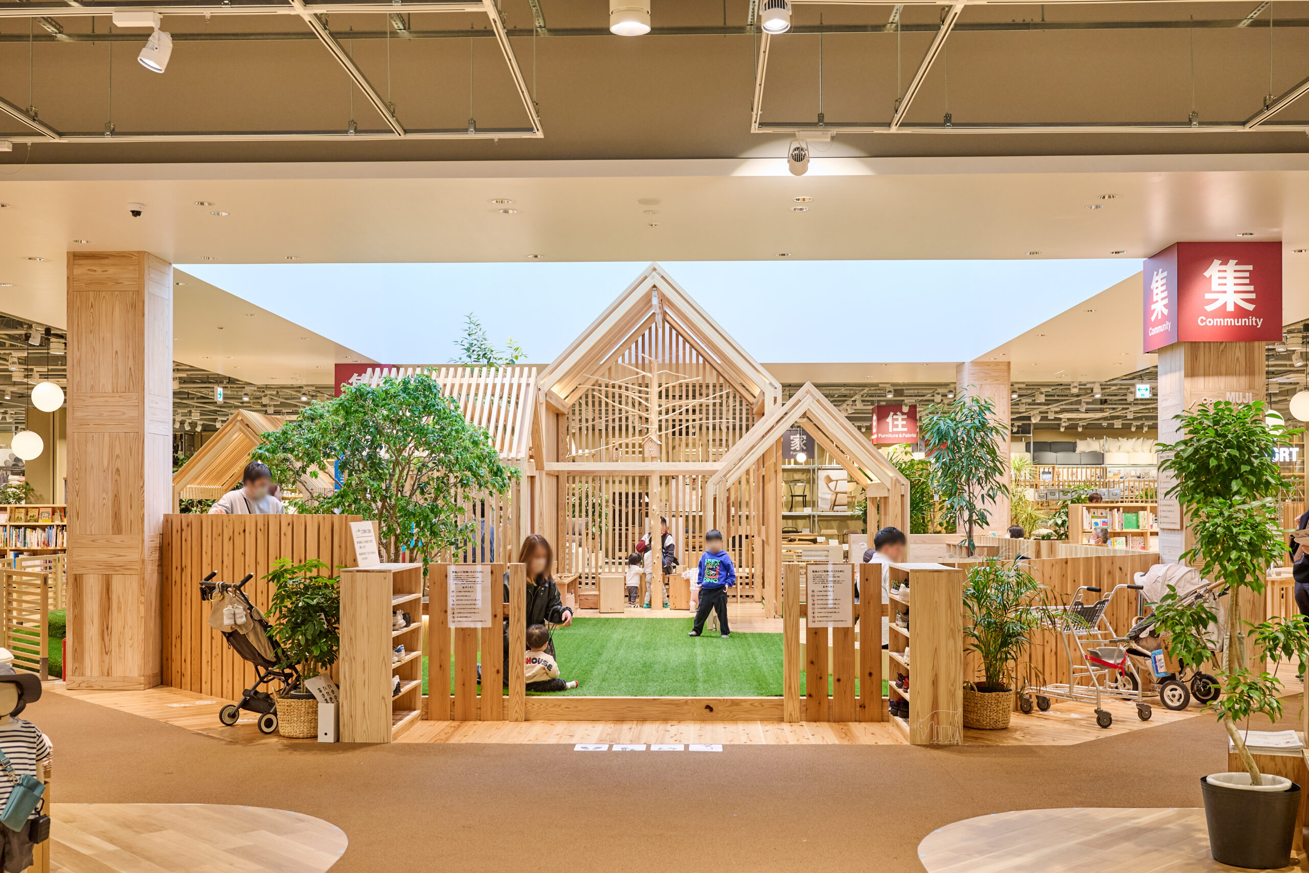 木の温もりがあふれ、人が集まる場所へ——西日本最大級のショッピングモール「イオンモール橿原　ウエスト・ビレッジ」で出会う奈良の木
